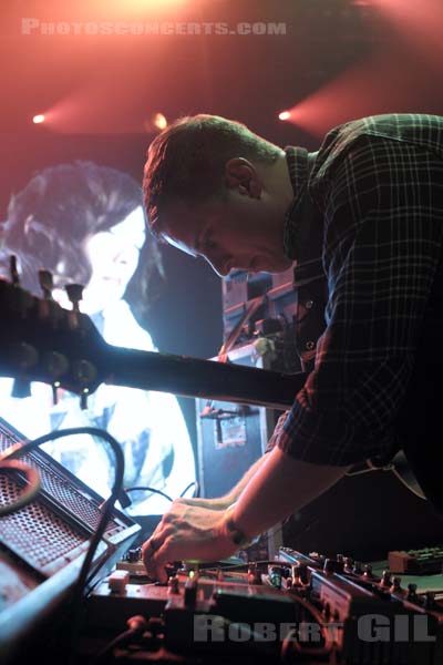 BATTLES - 2011-11-15 - PARIS - La Machine (du Moulin Rouge) - 